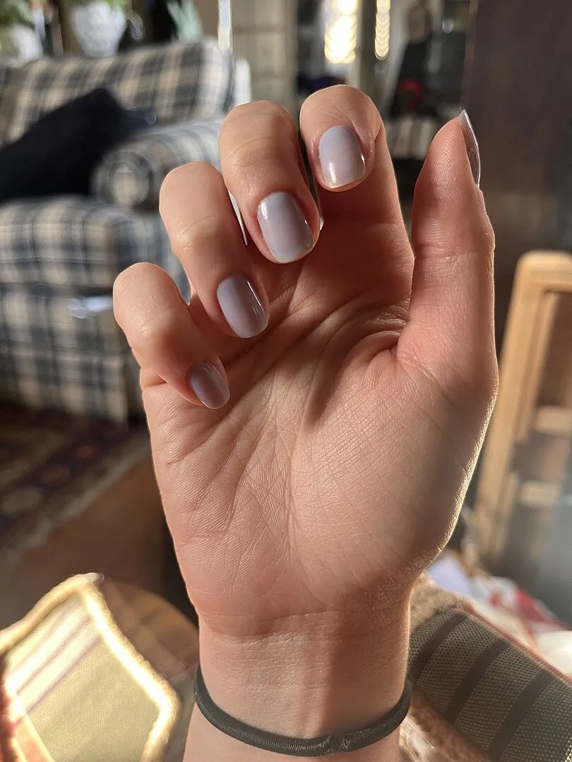 Cirque Colors Morningtide nagellack ljusblå sheer