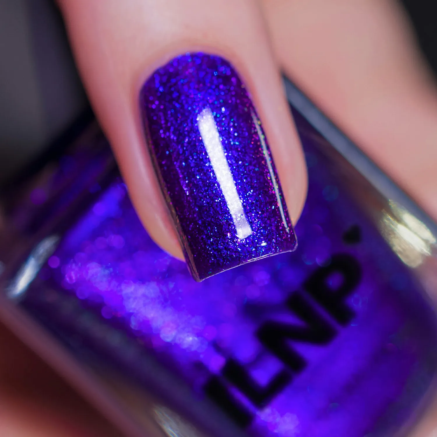 ILNP NYE Last Call nagellack blått skimmer