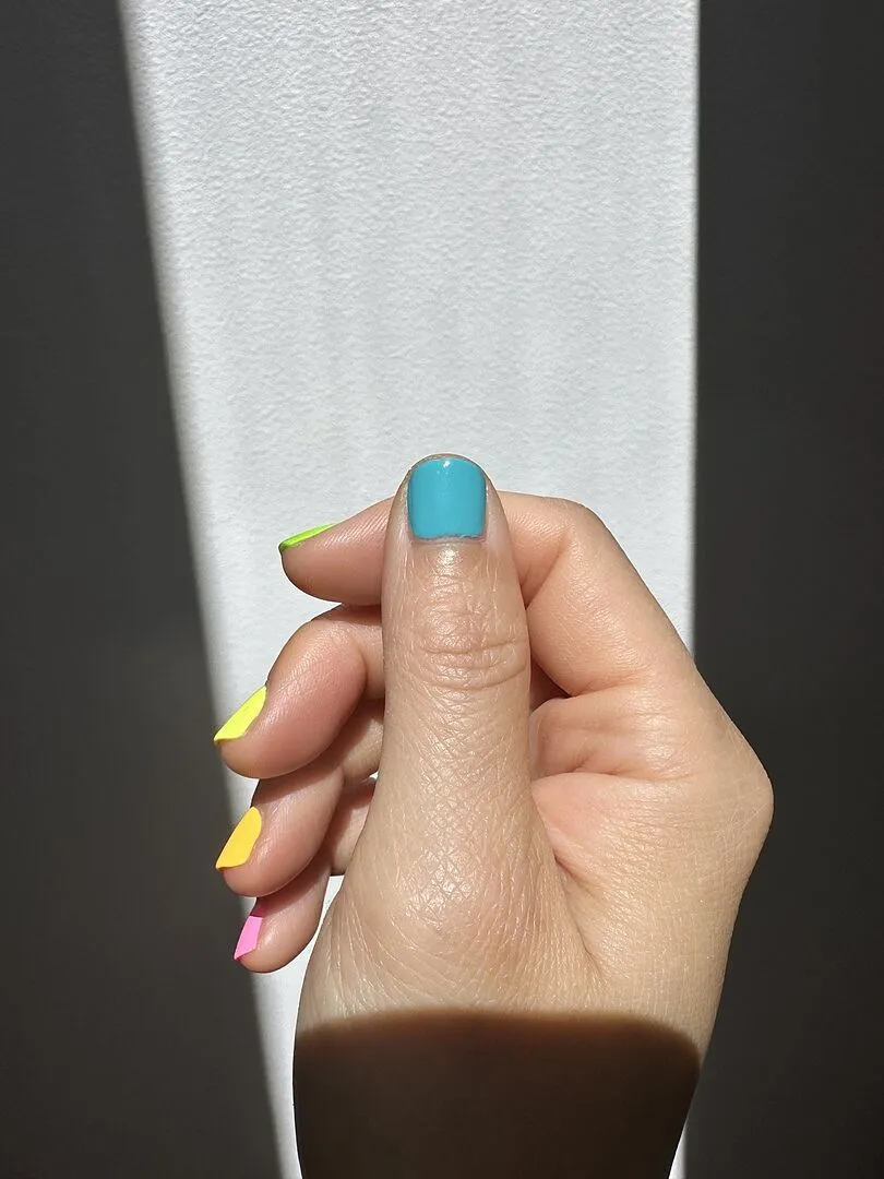 Cirque Colors Miami-Dade nagellack neon cyanblå