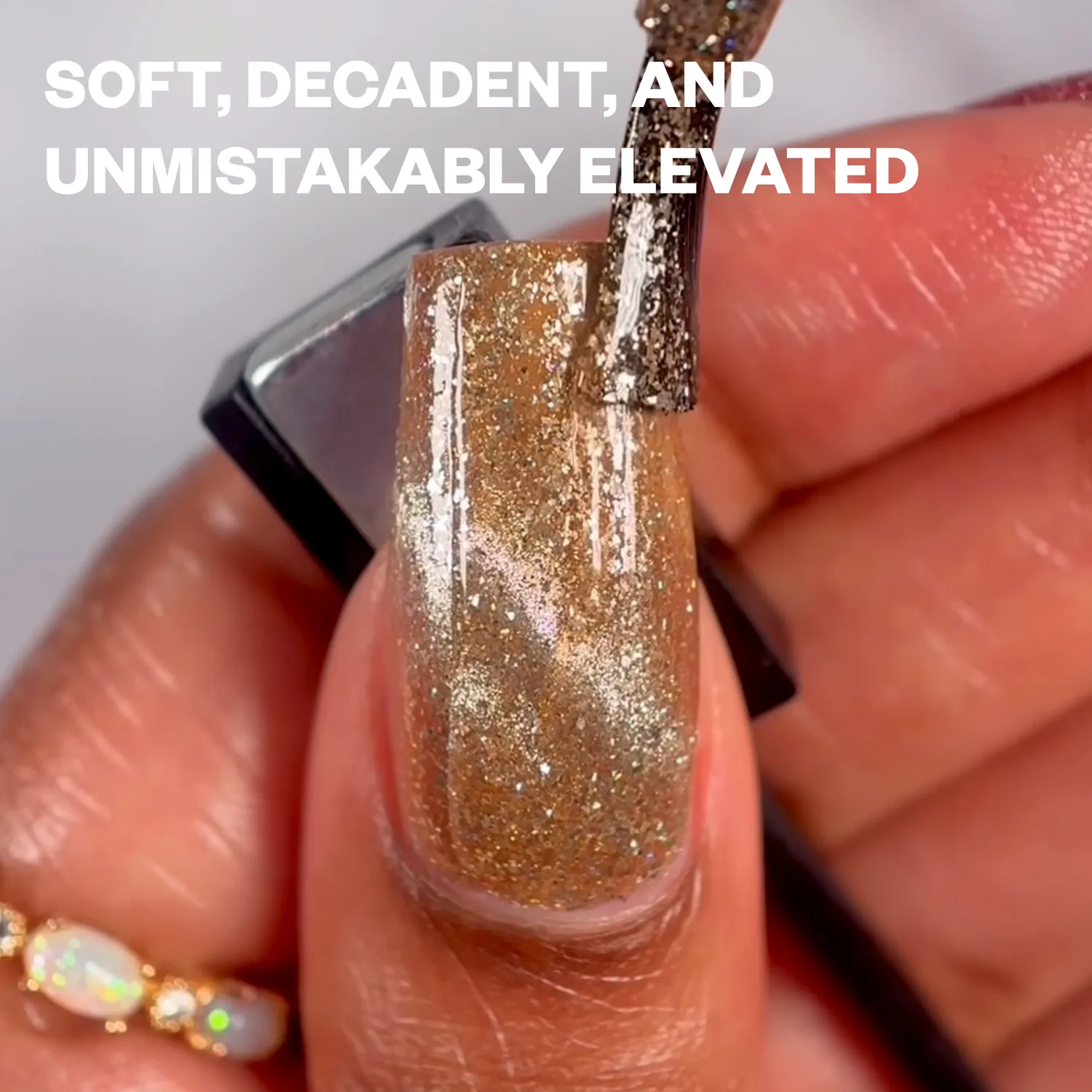 ILNP Old Money nagellack magnetisk champagne guld