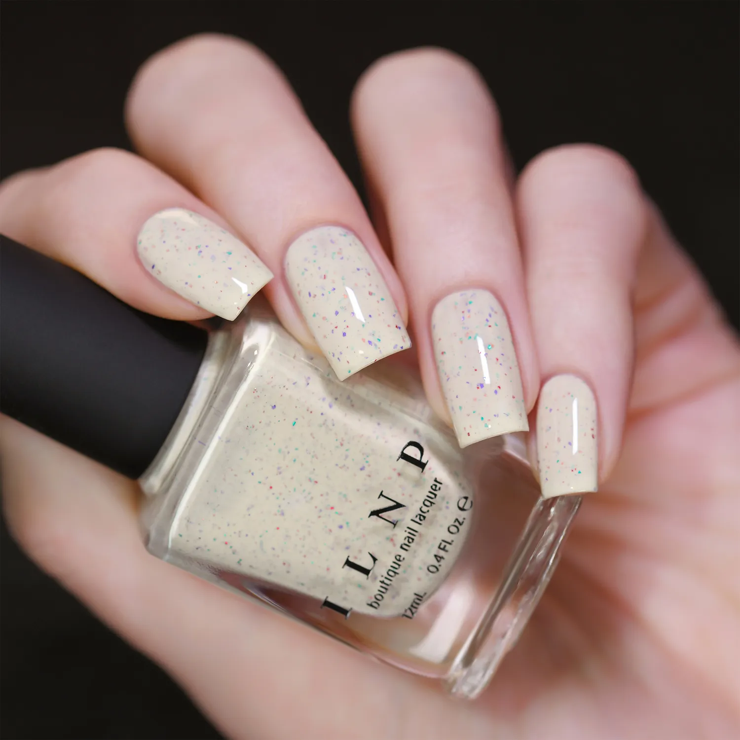 ILNP Tea Party Cake Pop nagellack krämvit prickig