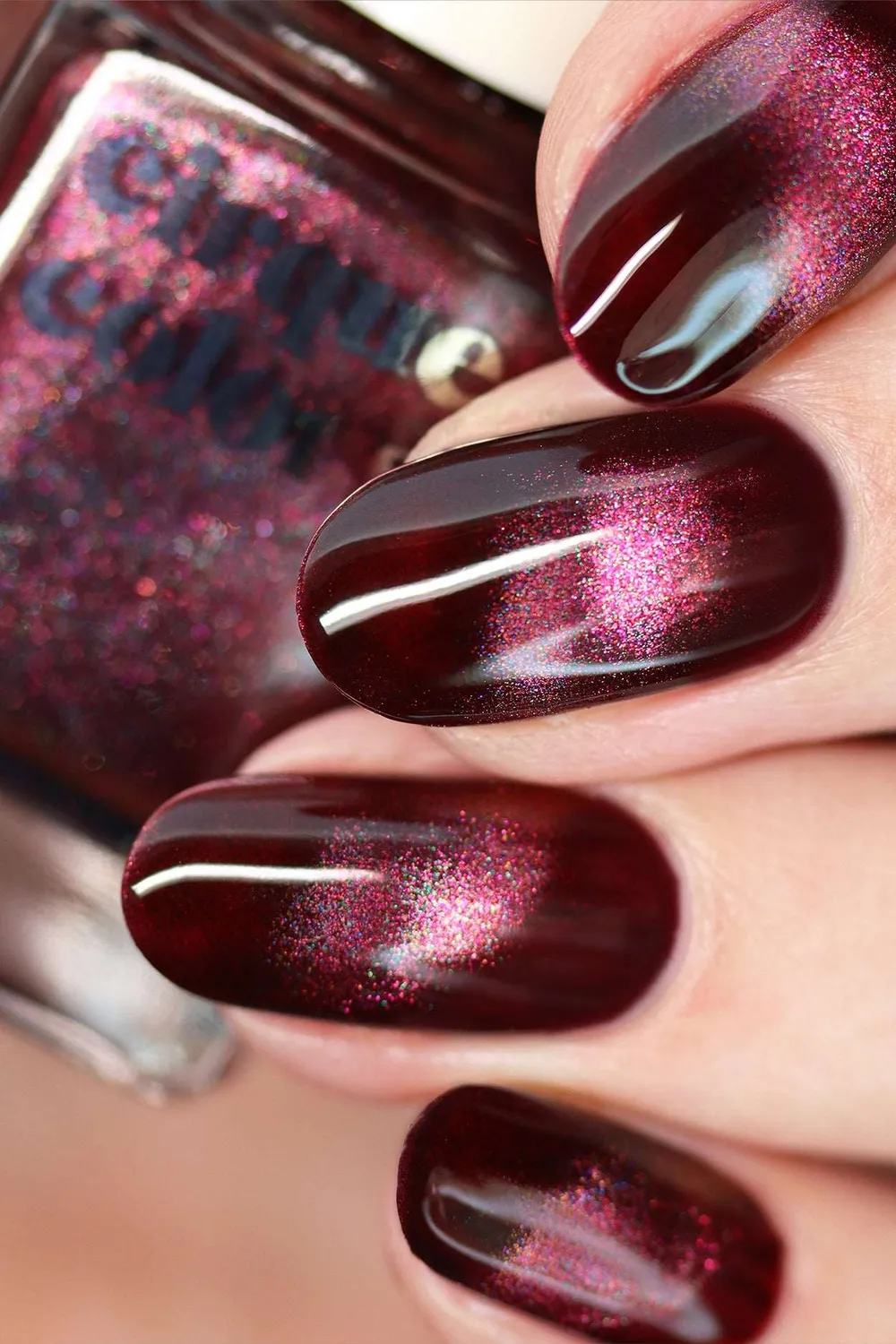Cirque Colors Kinetic nagellack magnetiskt vinröd jelly