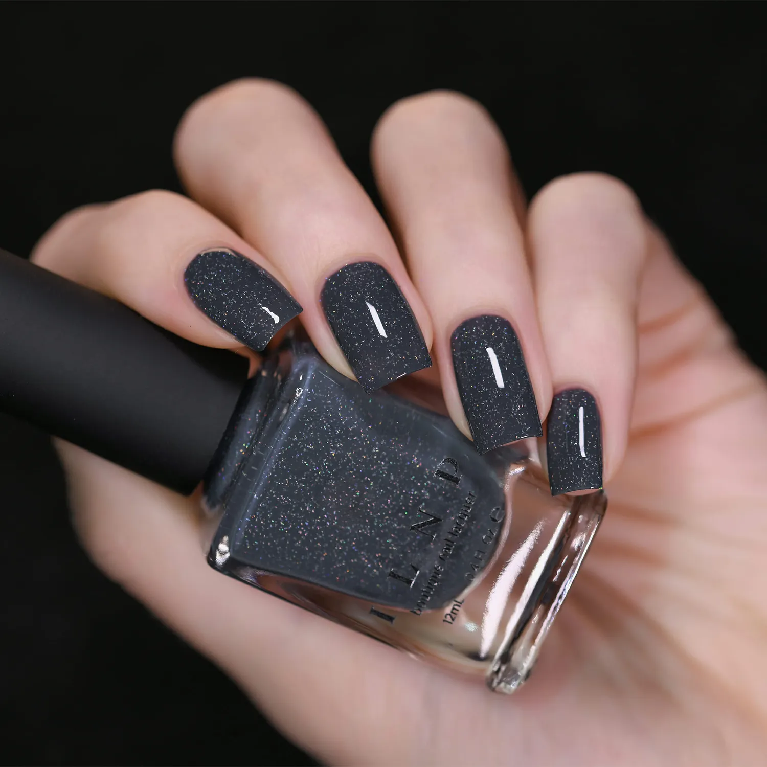 ILNP Winter Resort Reign nagellack grå holo