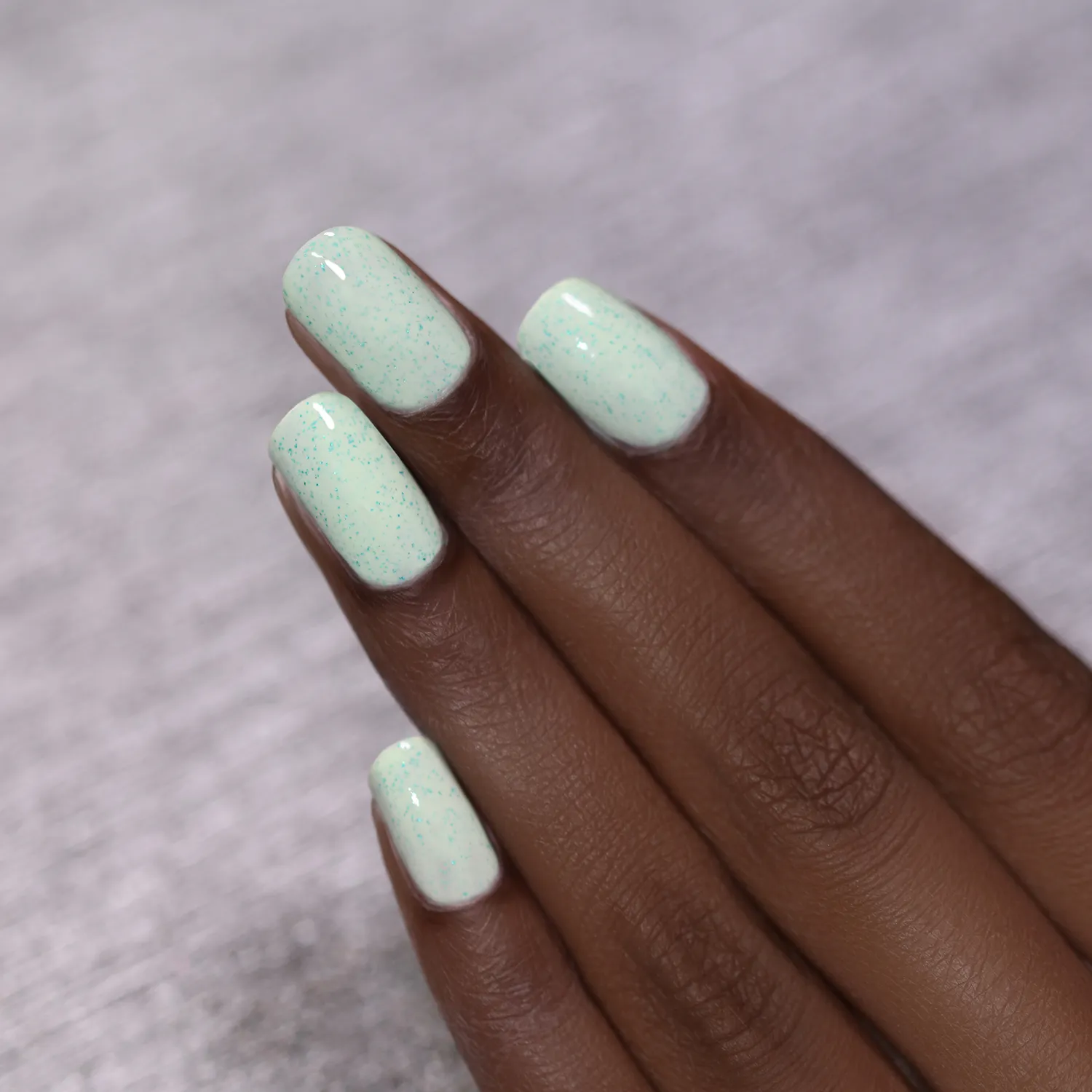 ILNP Hatched Dew Drop nagellack mint prickig