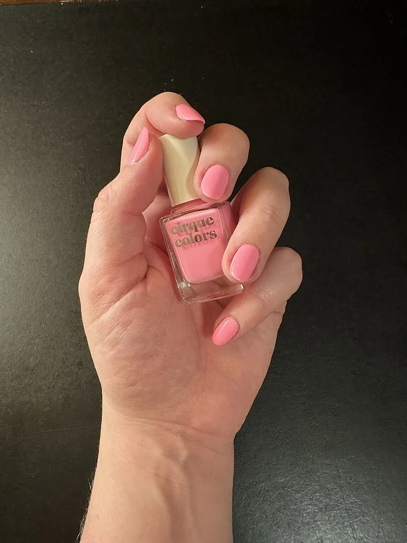Cirque Colors Valley of the Dolls nagellack neonrosa