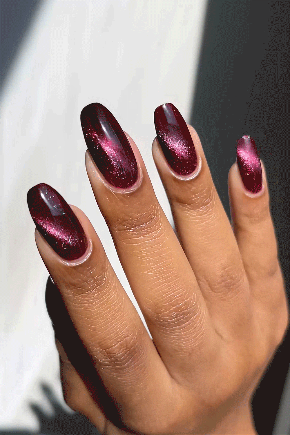 Cirque Colors Kinetic nagellack magnetiskt vinröd jelly