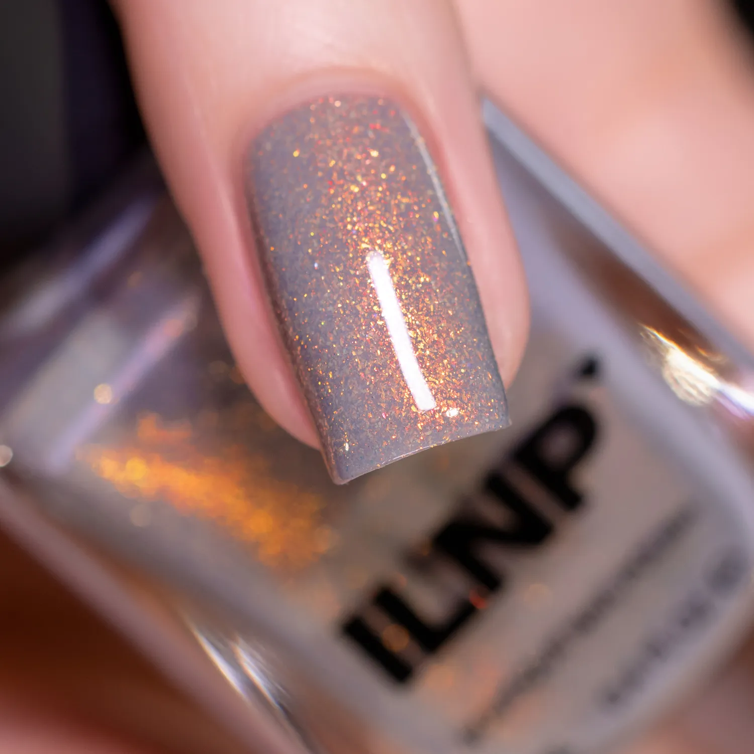 ILNP Flicker nagellack ljusgrå iriserande