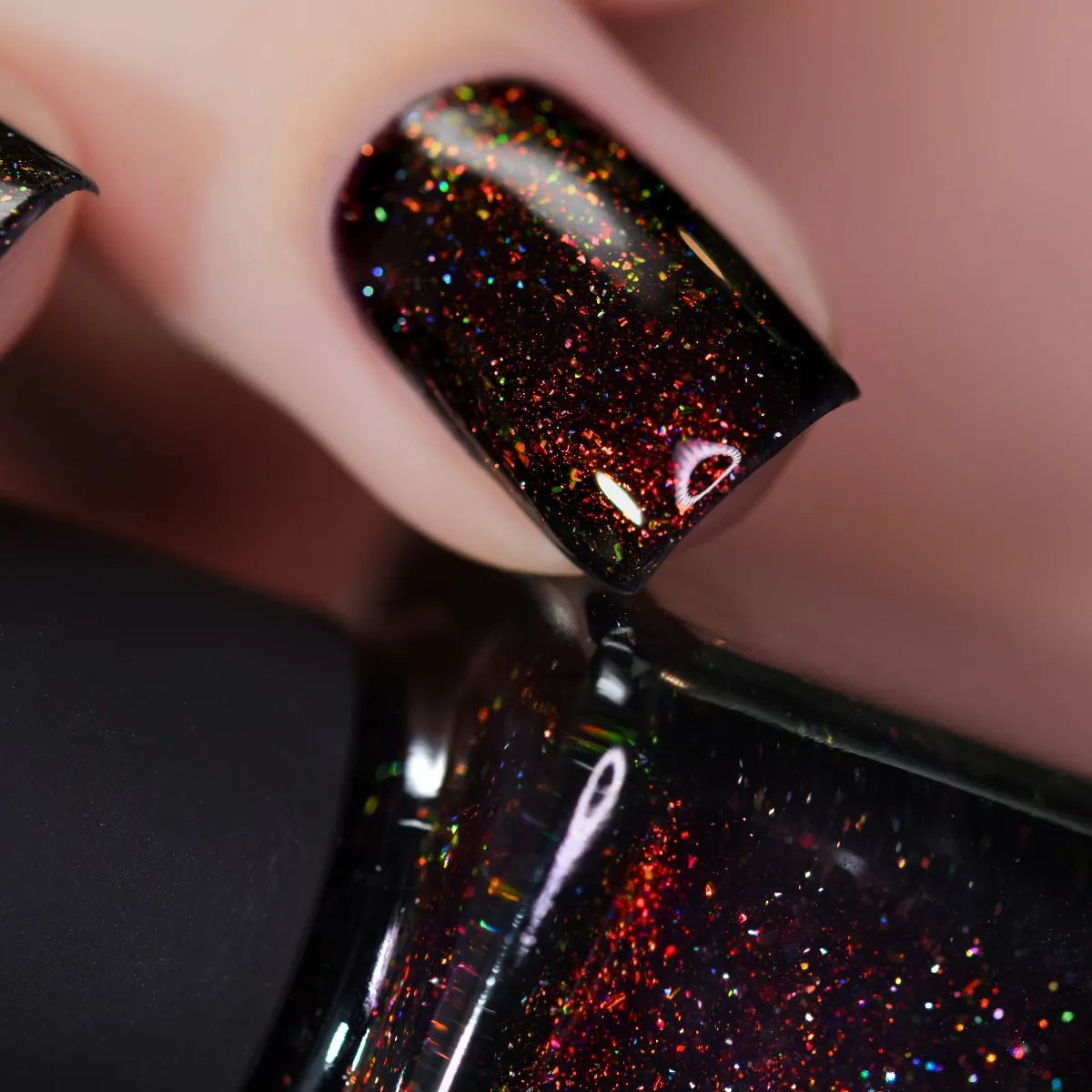ILNP Underground nagellack svart holografisk