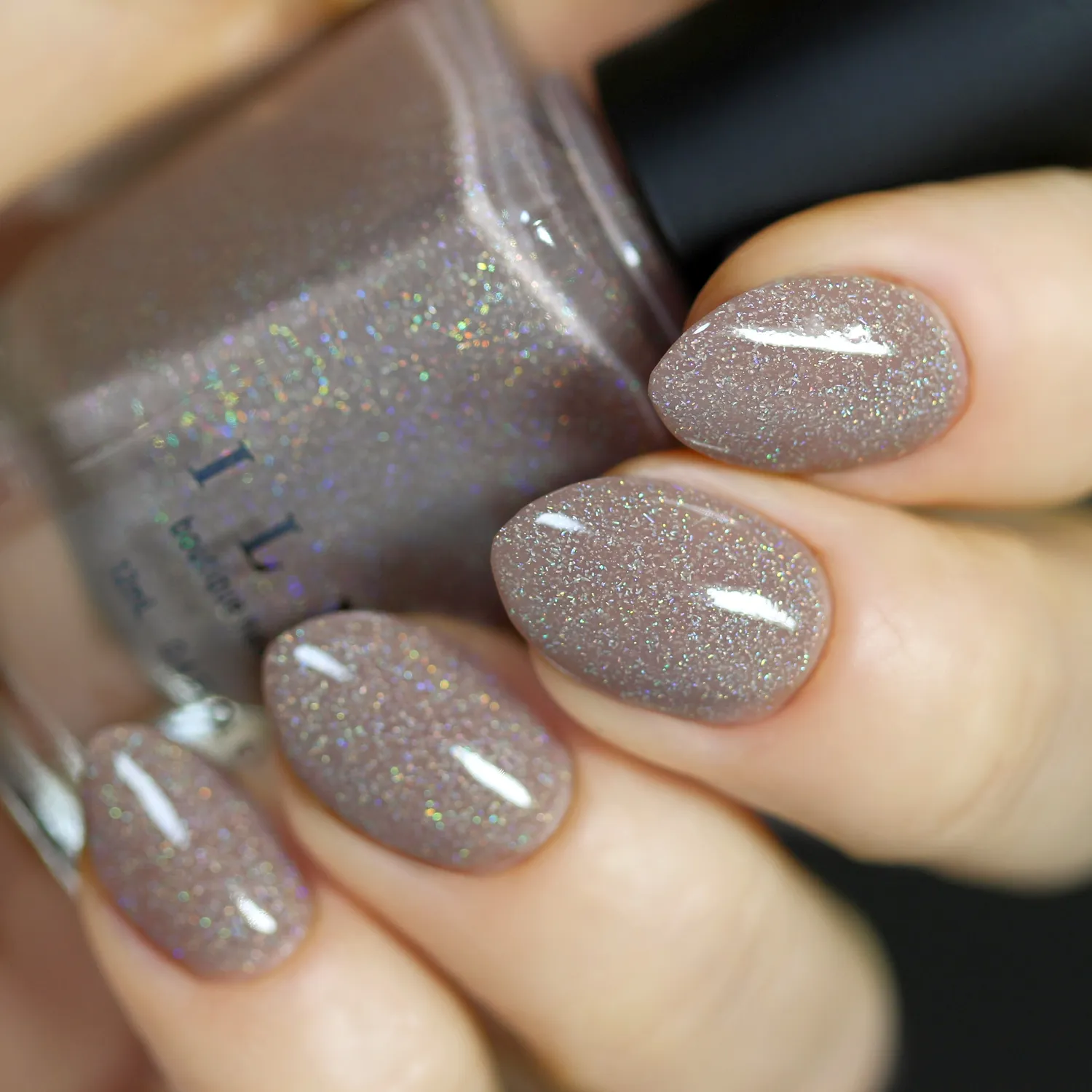 ILNP Prancer nagellack beige nude holografiskt