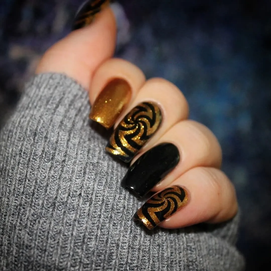 Cirque Memento Mori nagellack svart kräm
