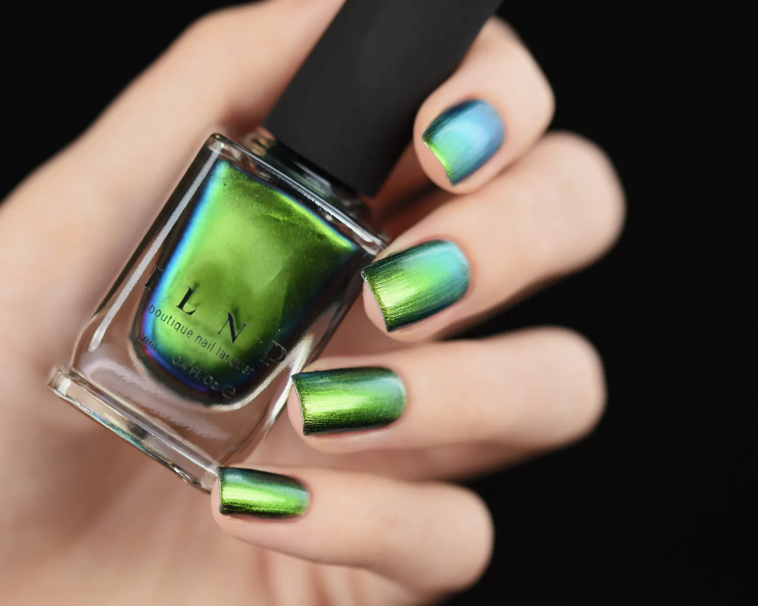 ILNP Reminisce Ultra Chrome nagellack grön-blå skiftande