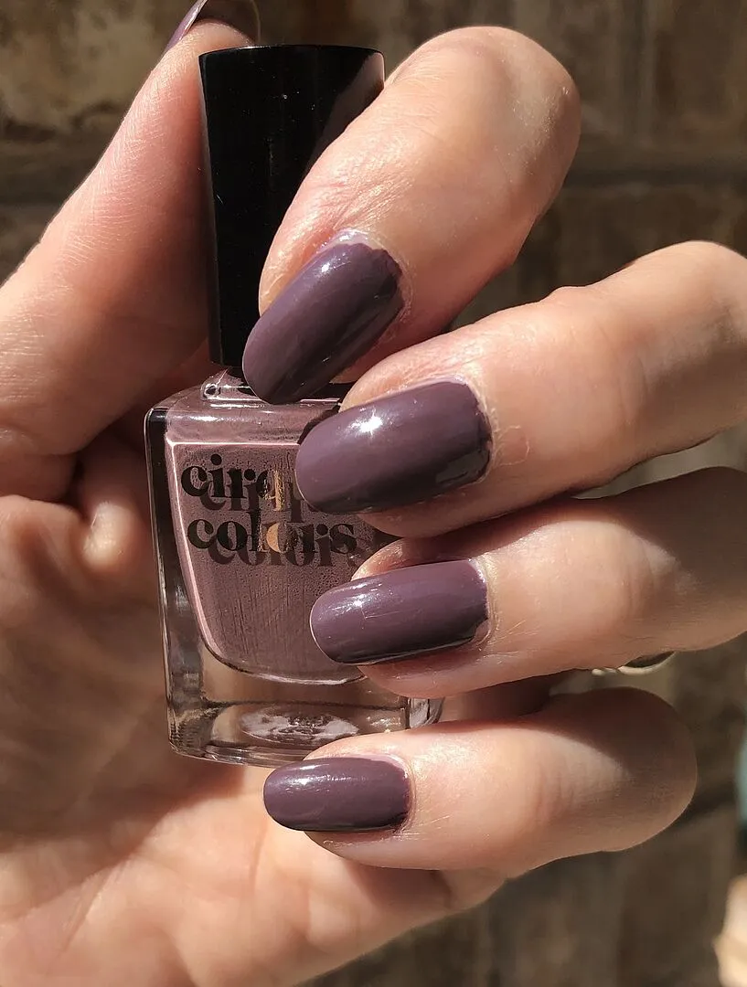 Cirque Colors Terroir nagellack mörk brunlila crème
