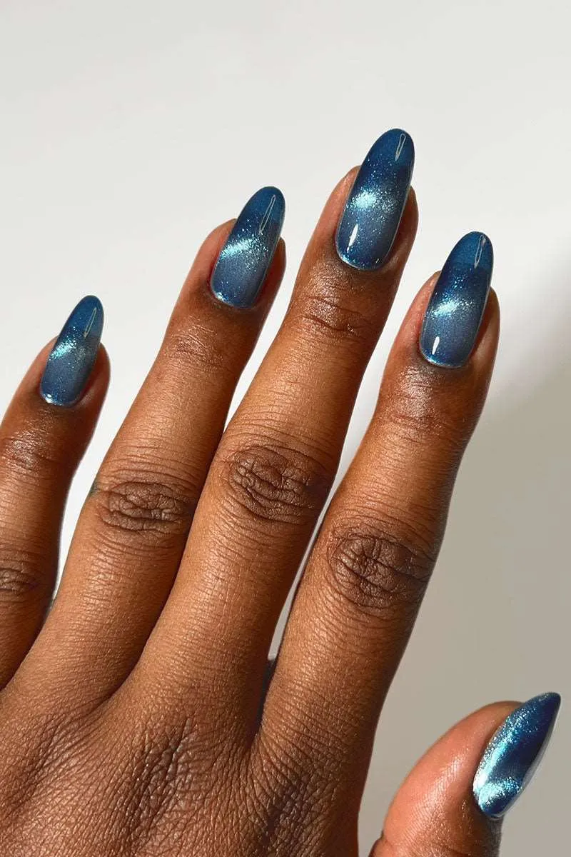 Cirque Colors Blue Velvet nagellack magnetisk blå