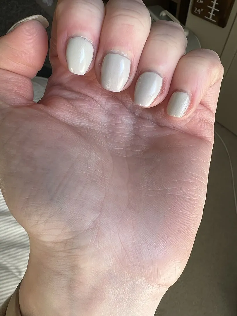 Cirque Colors Whitney nagellack dammig lilarosa crème