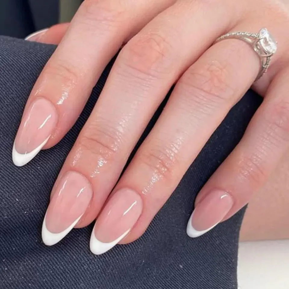 Modelones French Tip lösnaglar almond 32-pack