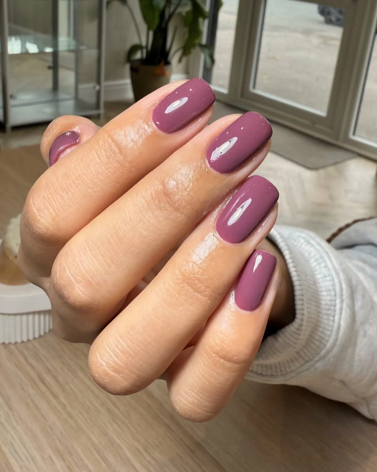 Iz Beauty Calgel Upper East Side CG821 gellack 4g djup lila