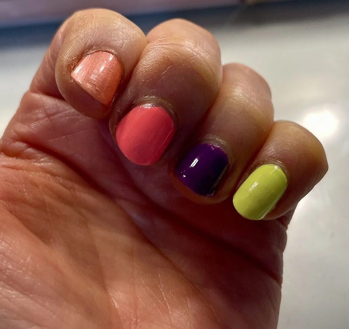 Cirque Drama Queen nagellack neon lila-magenta