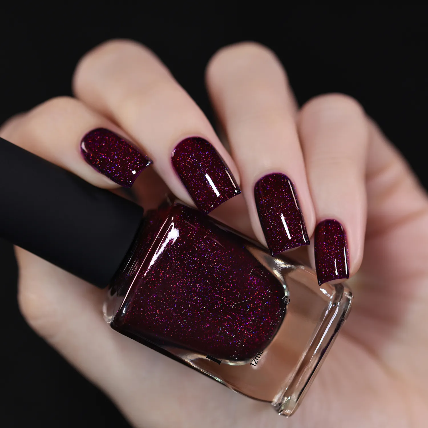 ILNP Madeline nagellack mörk bär holografisk