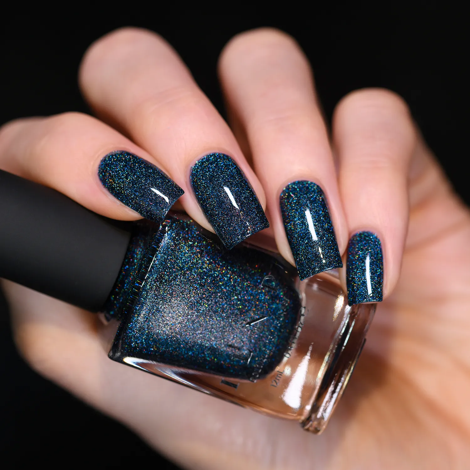 ILNP Skyline nagellack mörkblått holo