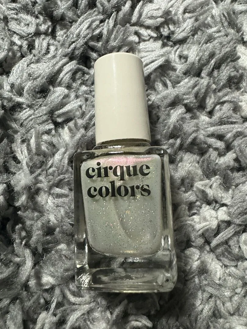 Cirque Colors Soleil nagellack vit pärlemor shimmer