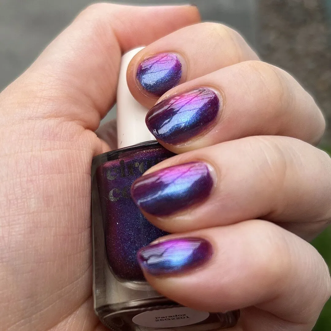 Cirque Paradox magnetlack mörklila multichrome