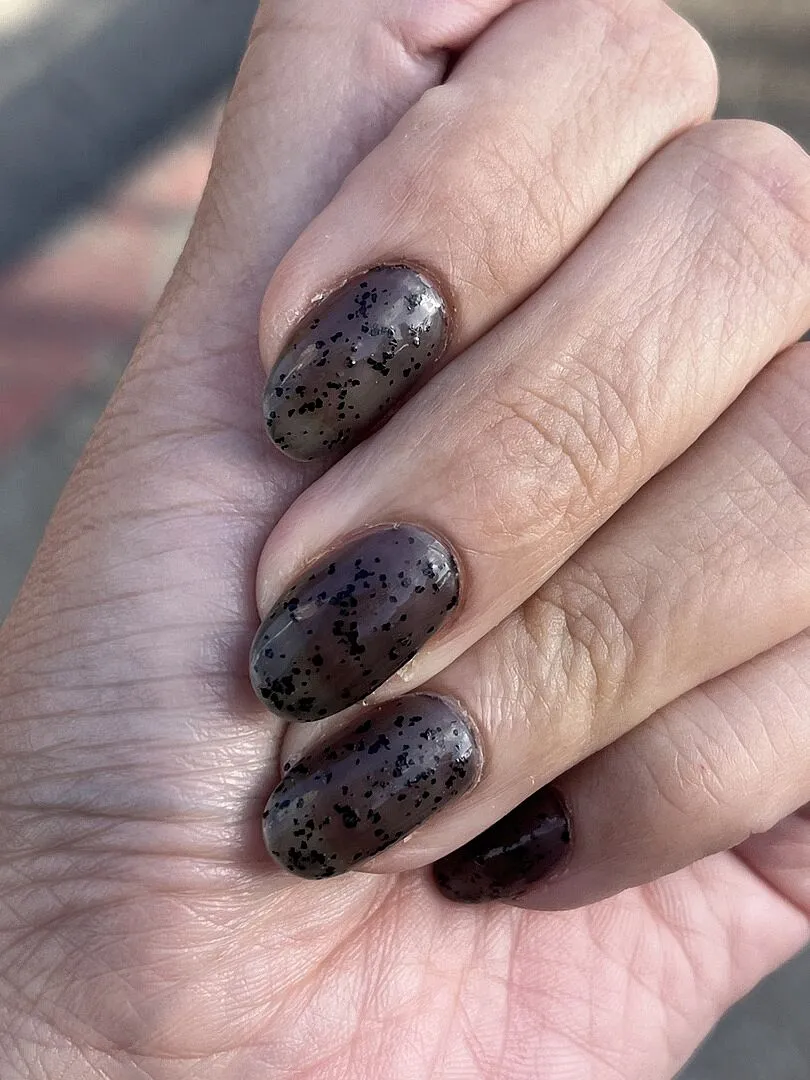 Cirque Colors NSFW Jelly nagellack svart transparent