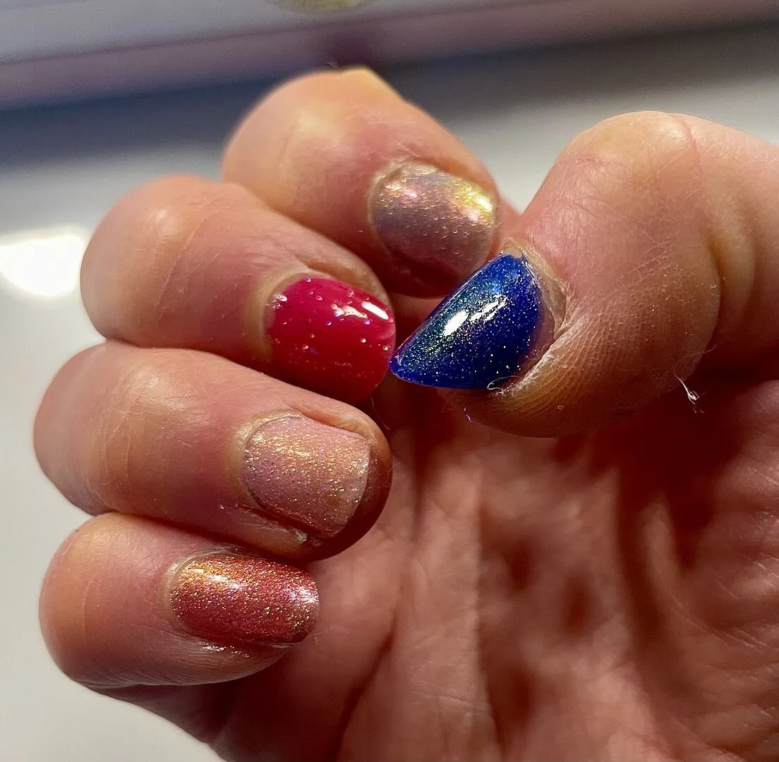 Cirque Colors Ringleader nagellack röd-orange holografisk