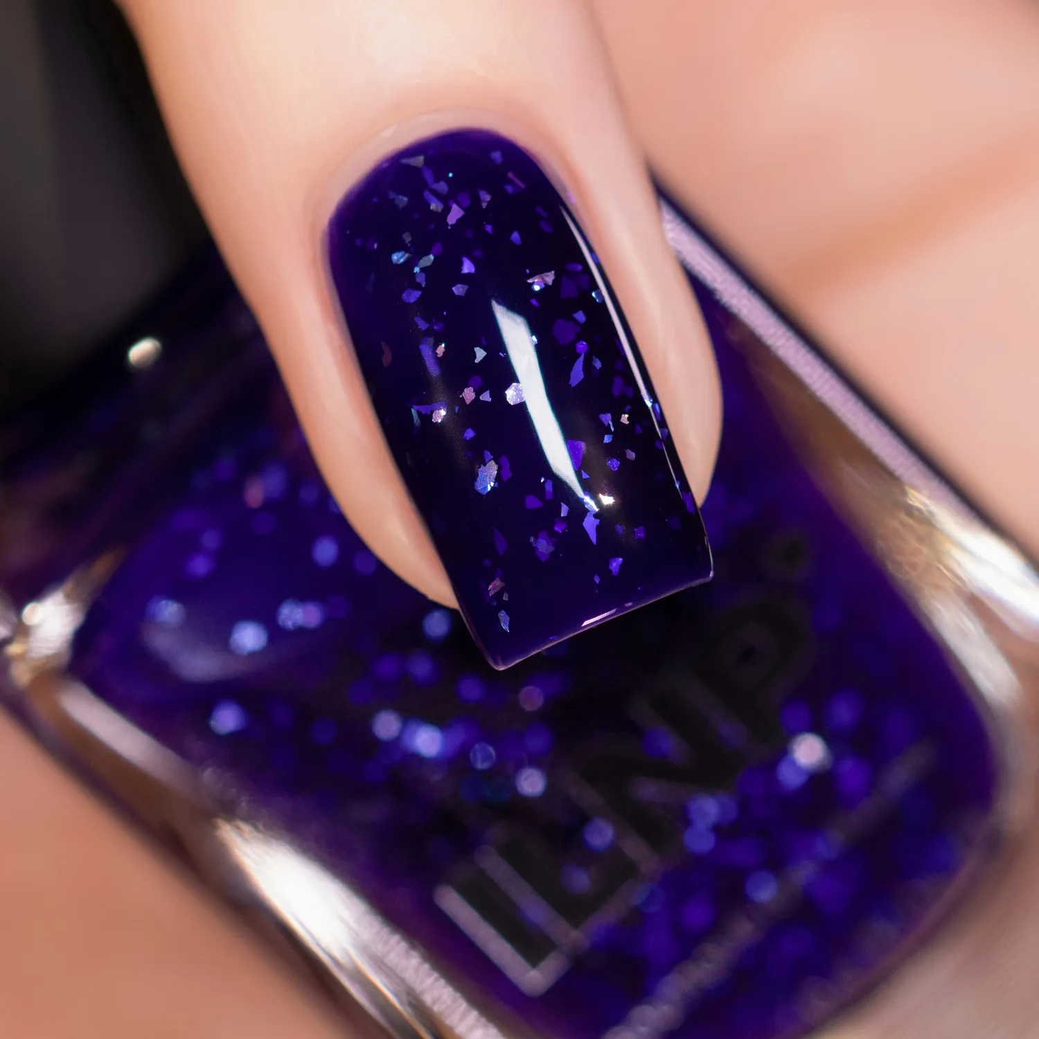 ILNP Opening Night Headliner nagellack indigoblått skimmer