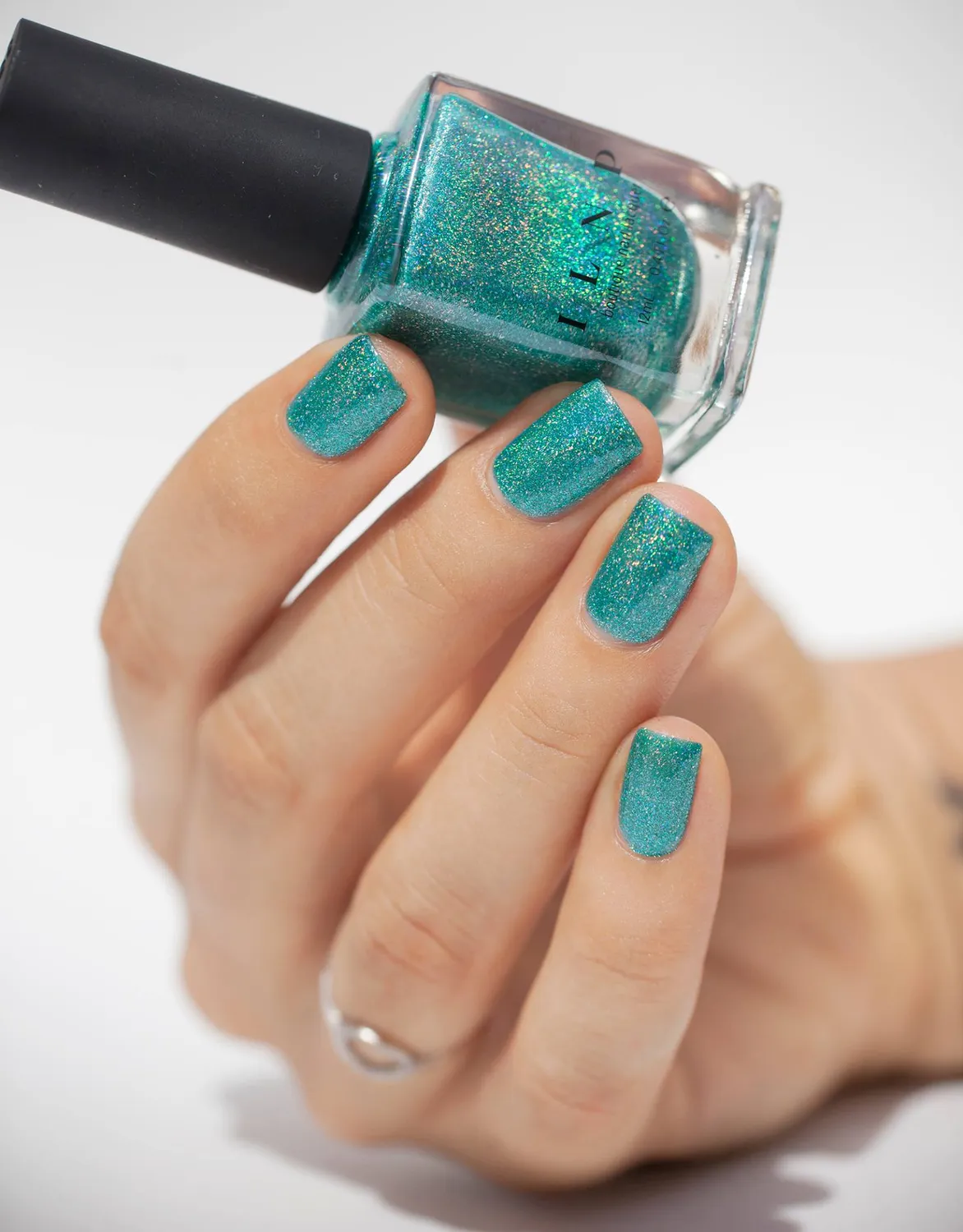 ILNP Beach House nagellack aqua holografisk