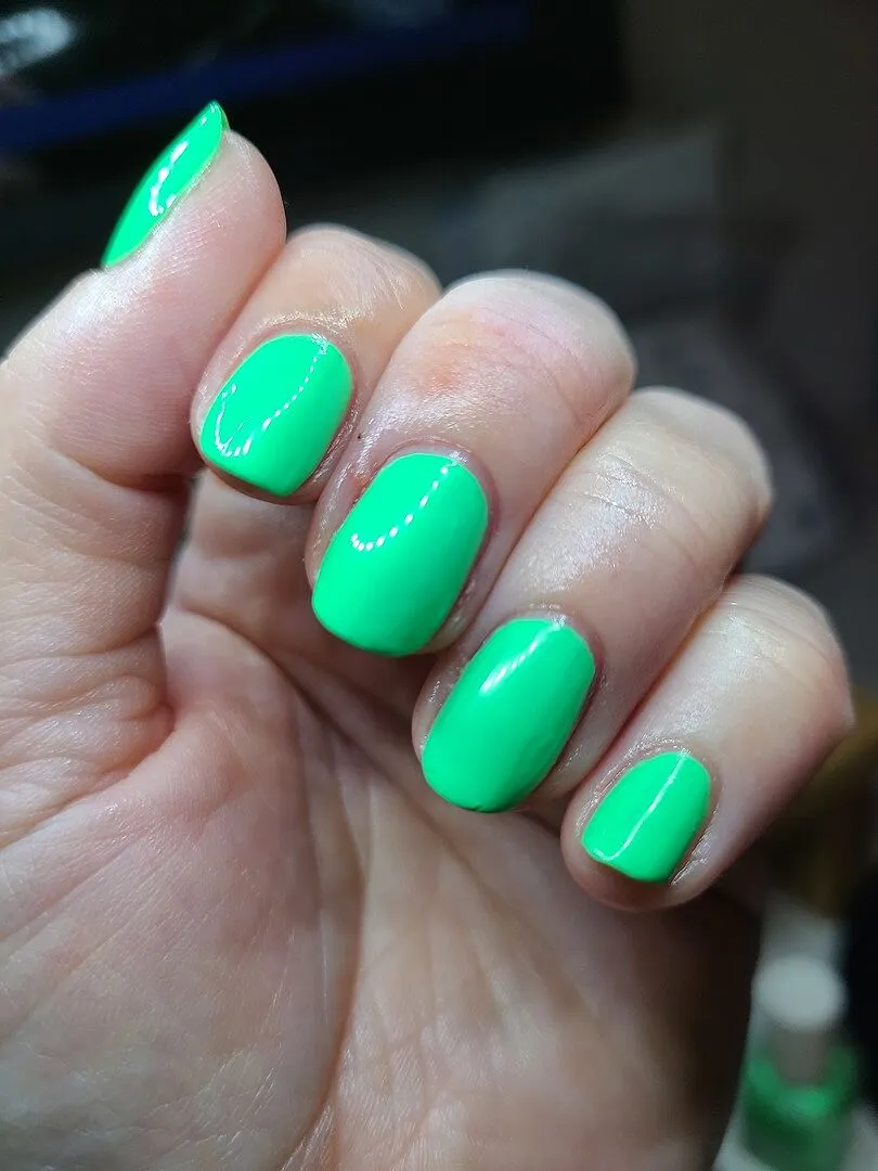 Cirque Colors Thirsty nagellack neongrön mint