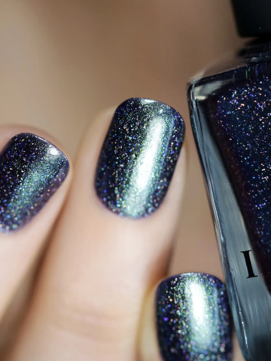 ILNP Bundled Up nagellack lila holografisk