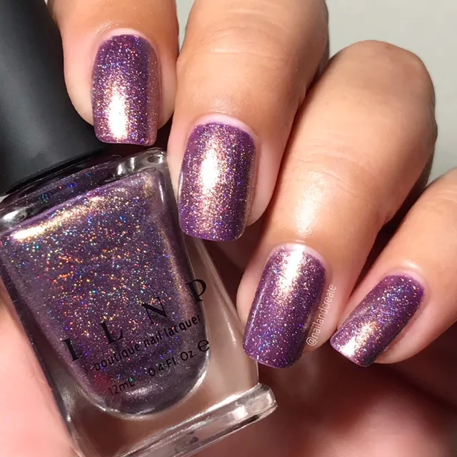 ILNP Off The Grid nagellack lila holografisk