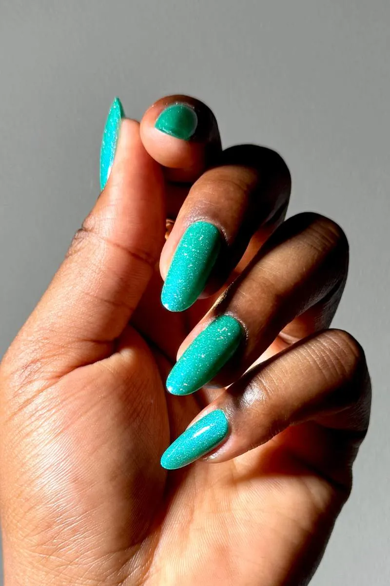 Cirque Colors Saboteur nagellack ljus teal shimmer