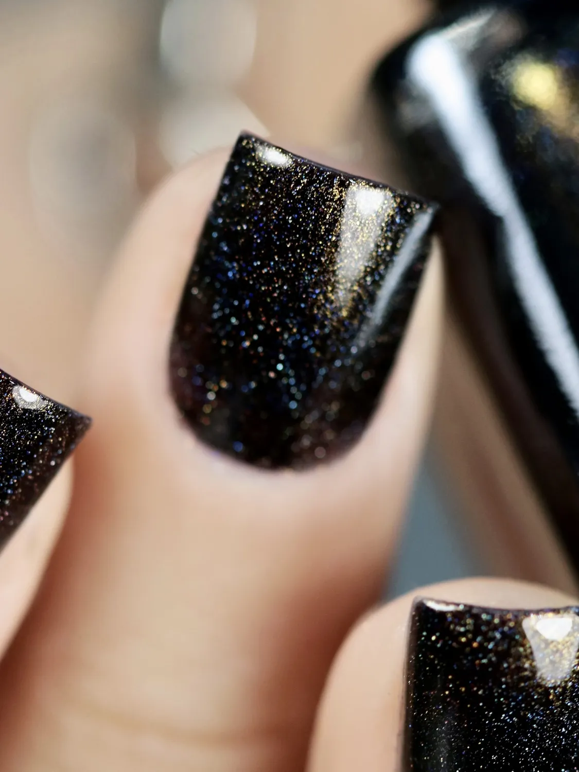 ILNP Shadow Grove nagellack svart holografisk