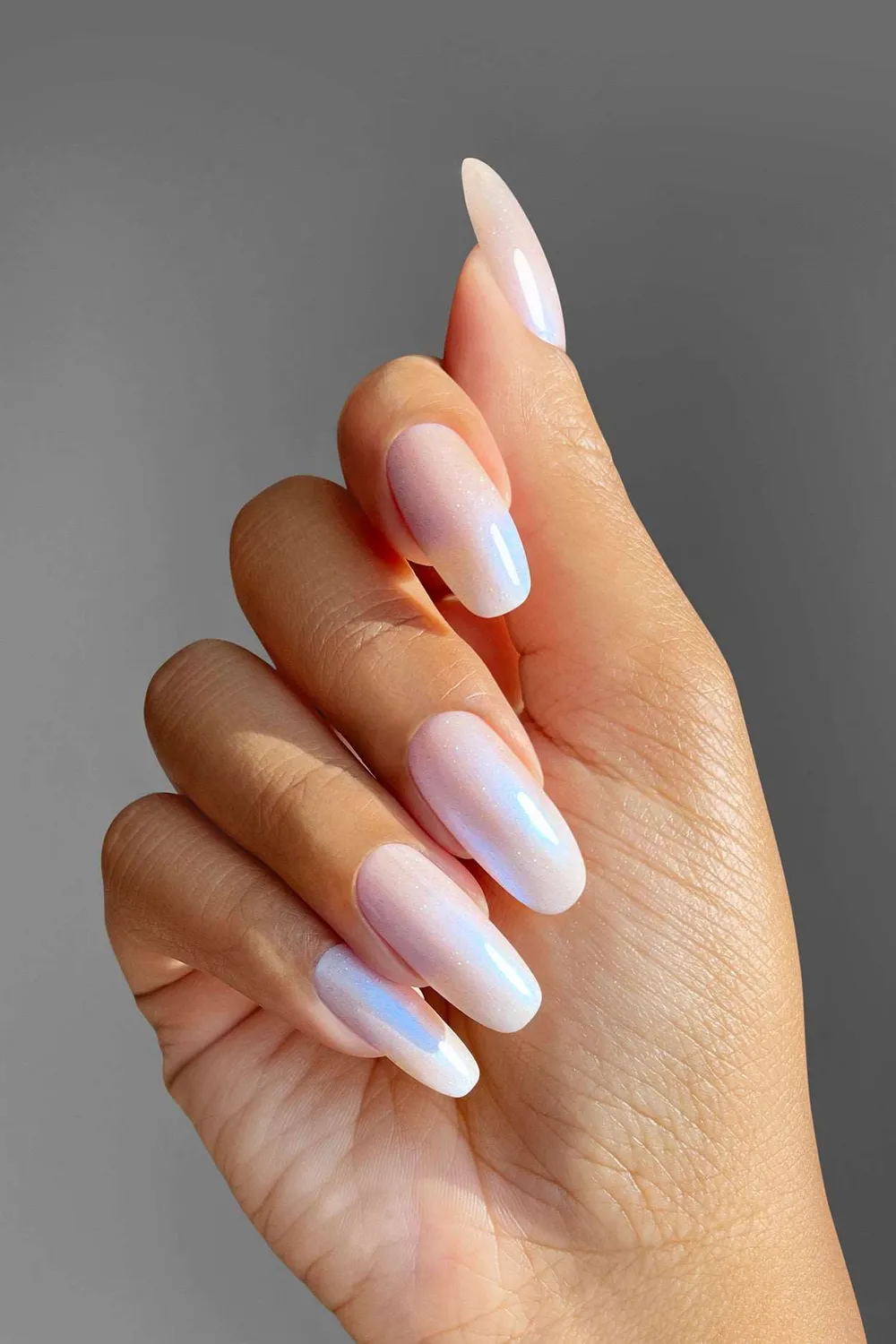 Cirque Colors Mystic Moonstone nagellack mjölkvit shimmer