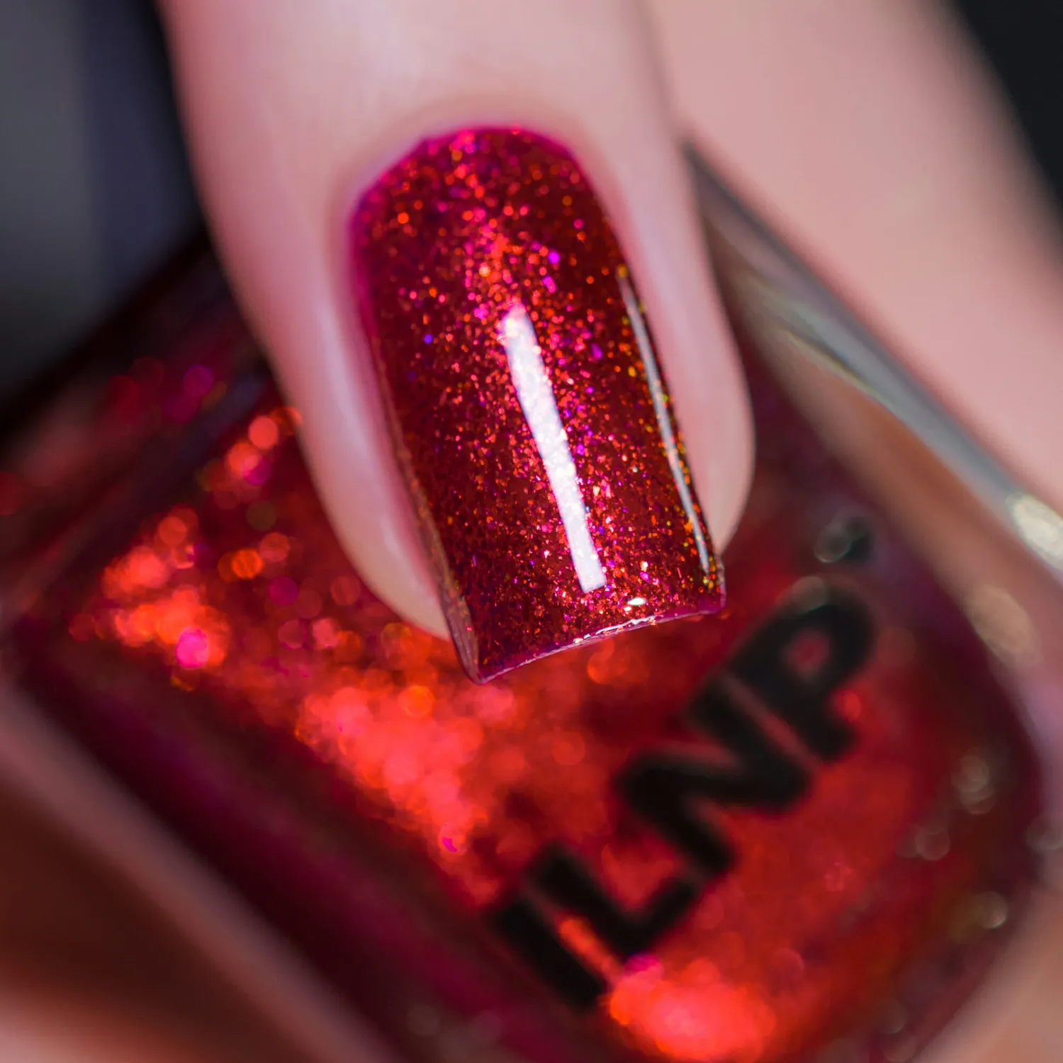 ILNP Ruby nagellack rött shimmer