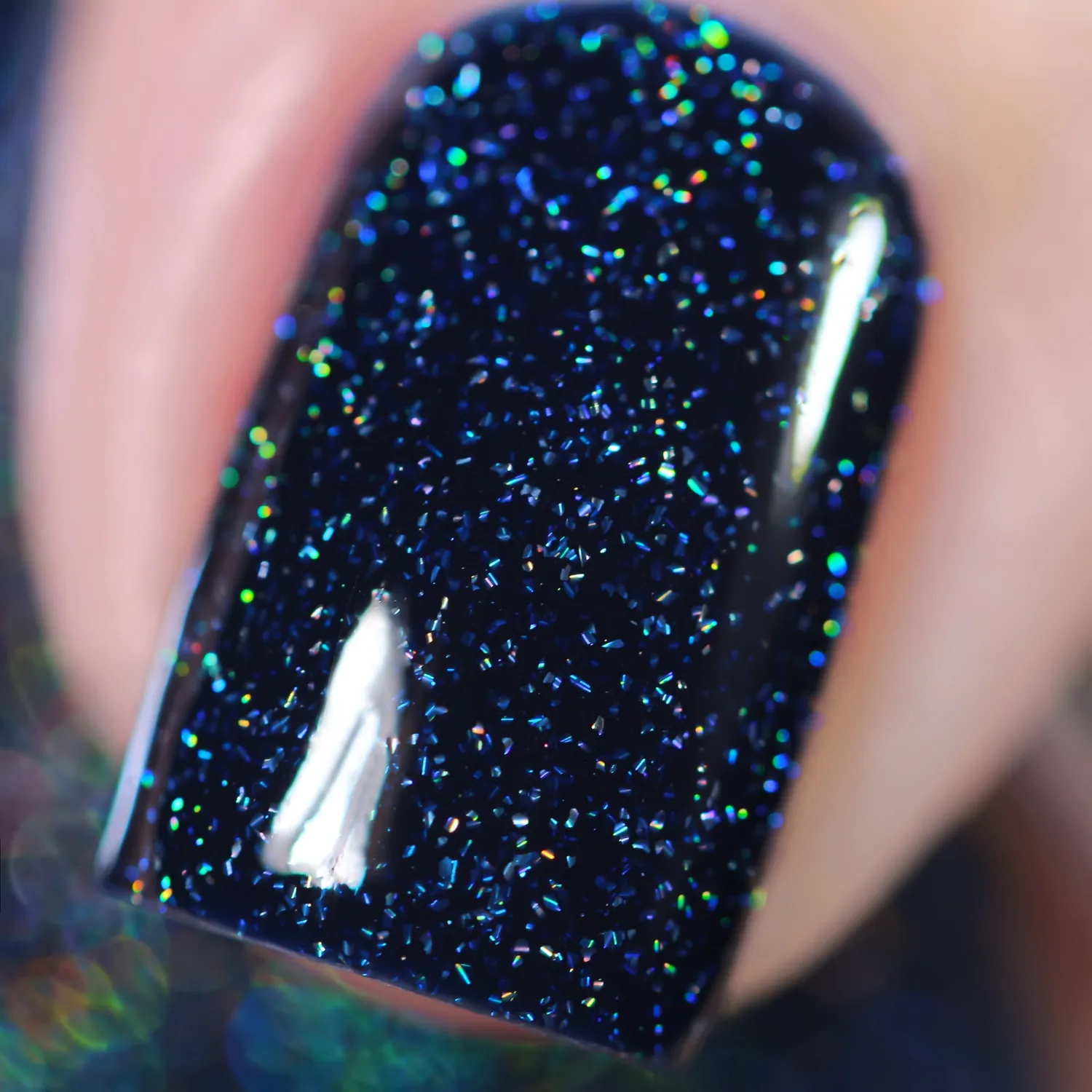 ILNP You Up? nagellack marinblått holo