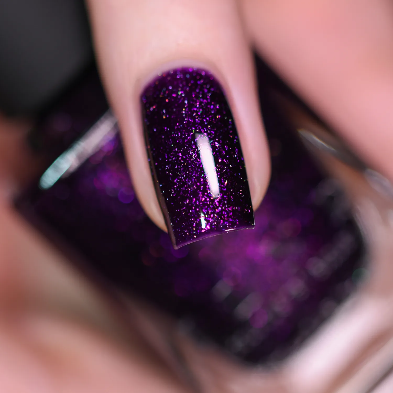 ILNP At Midnight Guest List nagellack holografisk lila