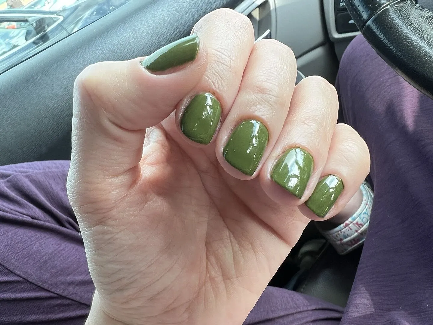 Cirque Colors Wall St nagellack olivgrön crème