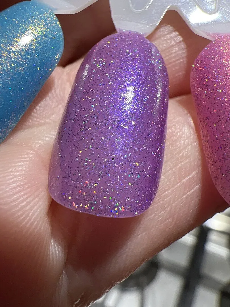 Cirque Colors Jammin Out shimmer nagellack druvlila holografisk