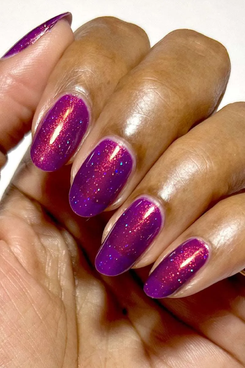 Cirque Colors Coronation nagellack lila skimmer