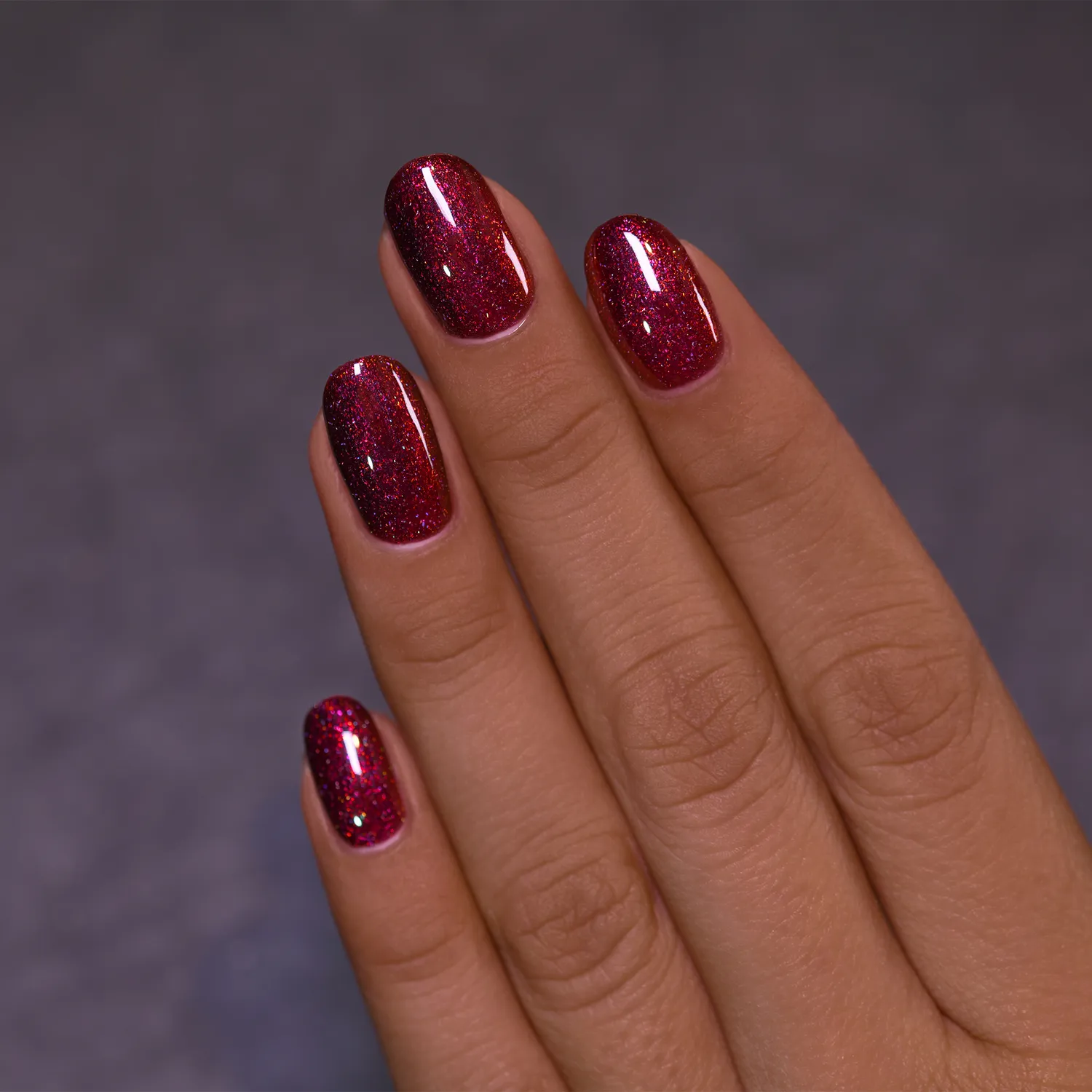 ILNP Carrie nagellack mörkröd holografisk