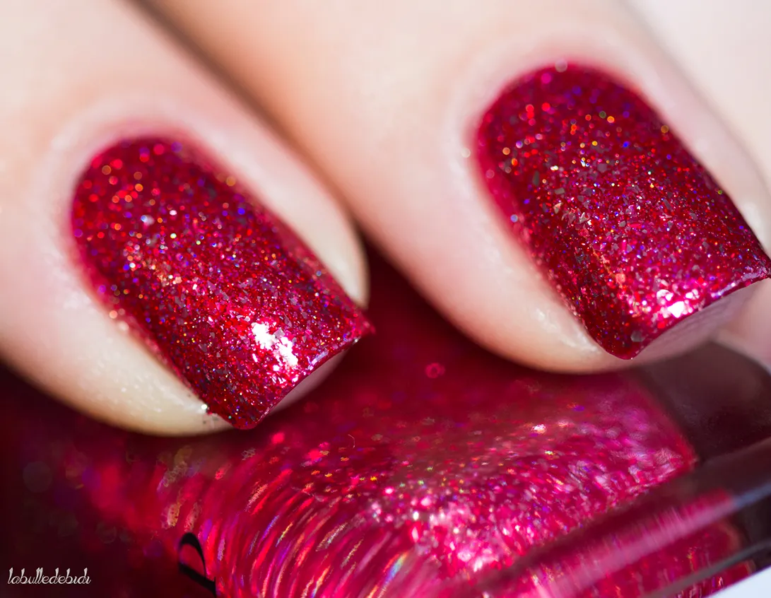 ILNP Cherry Luxe nagellack röd metallic