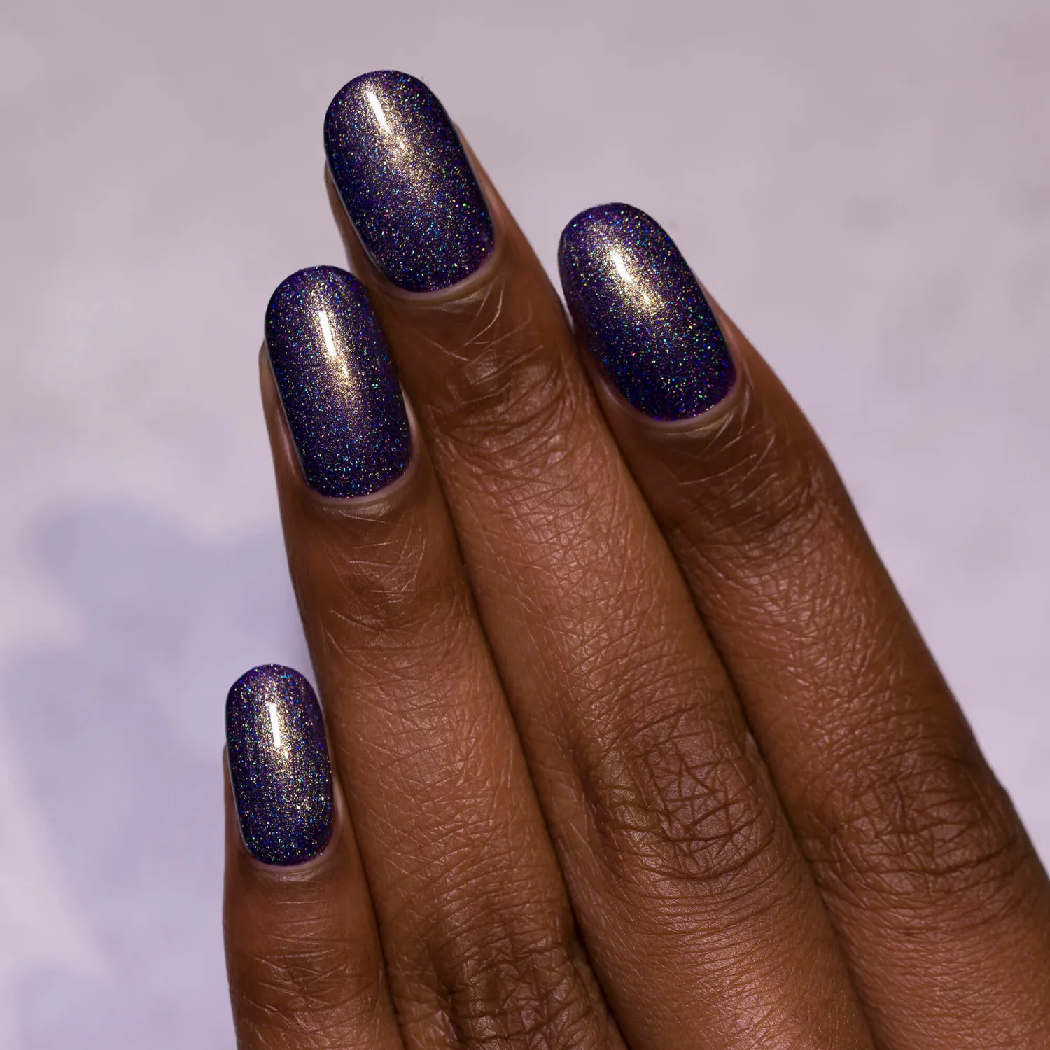 ILNP Art District nagellack lila holografiskt