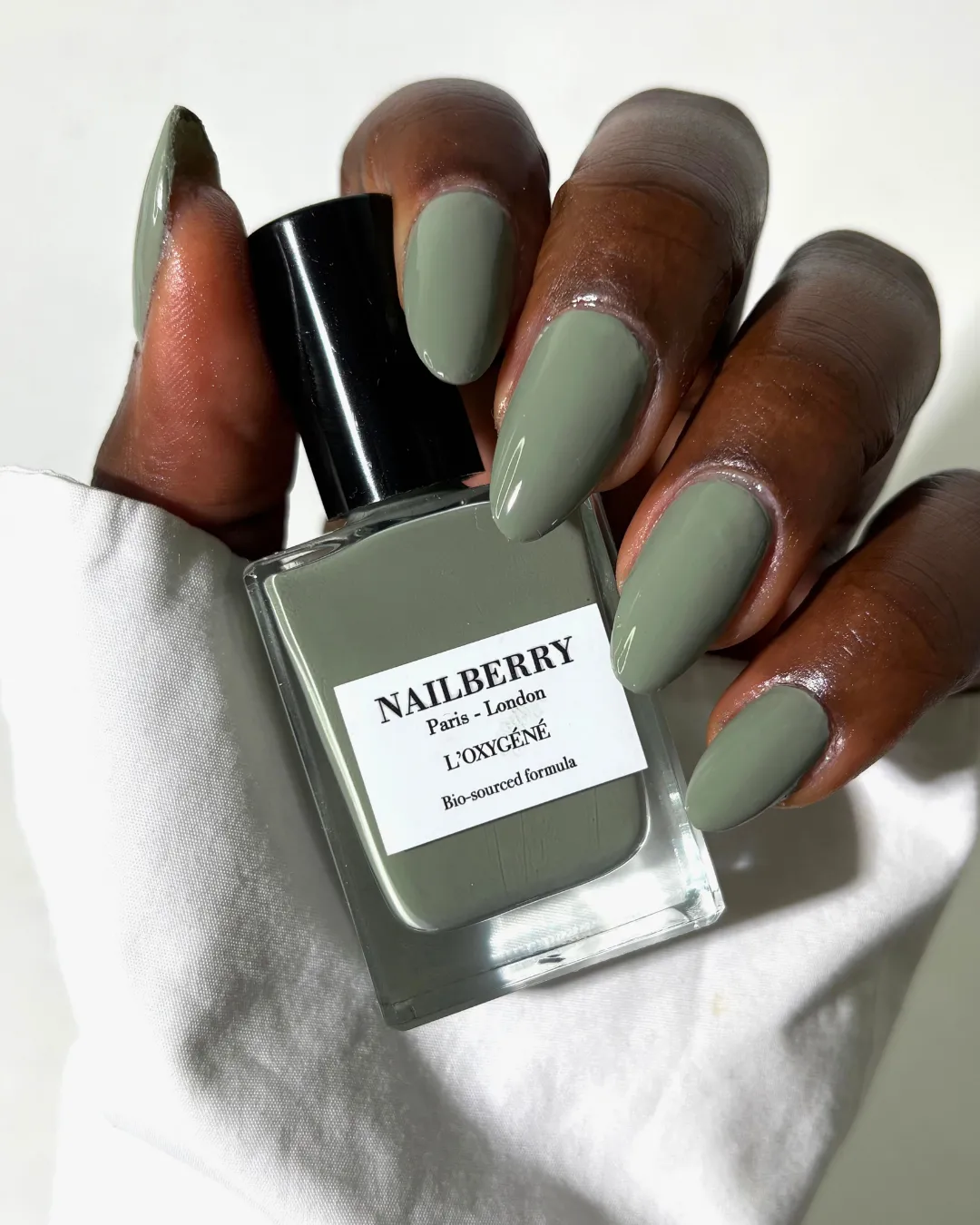 Nailberry A New Leaf nagellack 14 ml dämpad grön