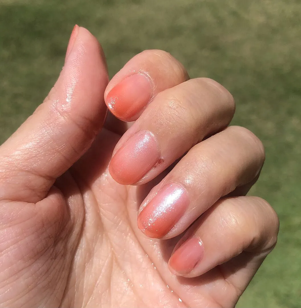 Cirque Colors Cast a Spell nagellack thermal holo