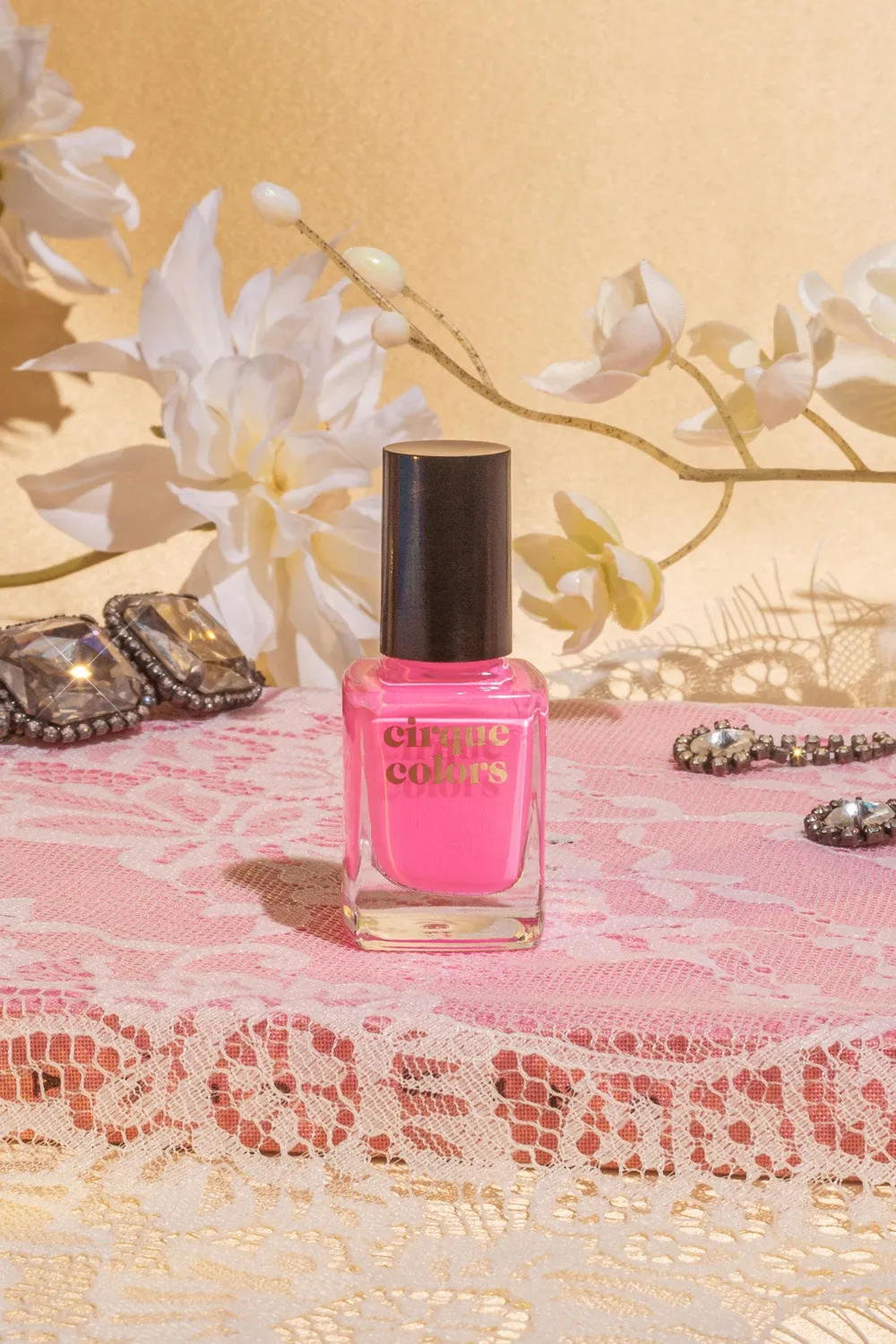 Cirque Colors Valley of the Dolls nagellack neonrosa