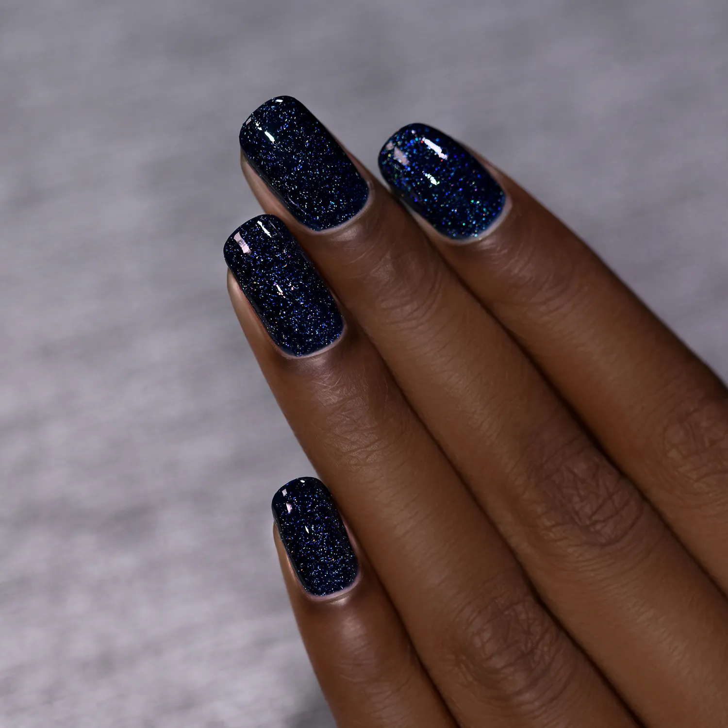 ILNP You Up? nagellack marinblått holo