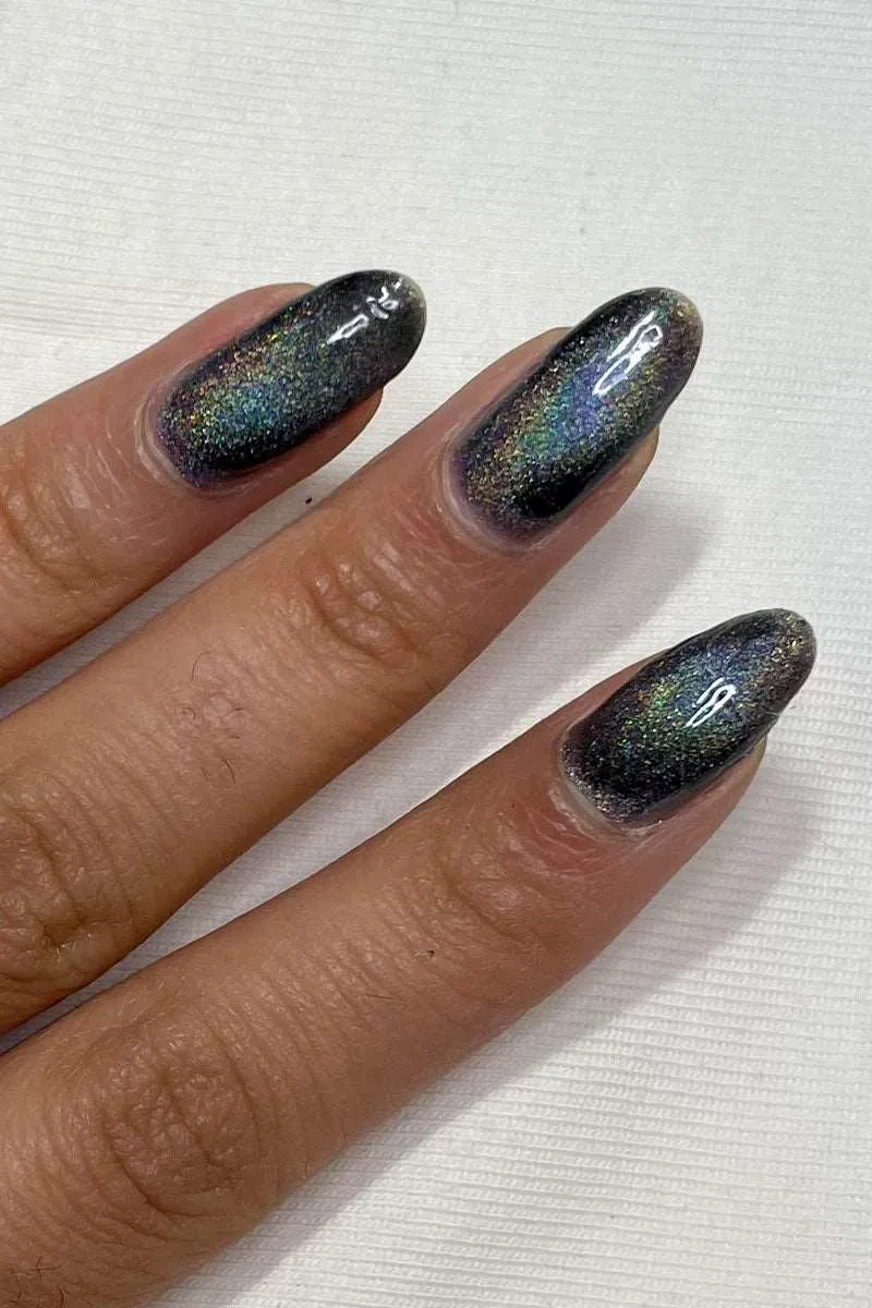Cirque Colors Black Swan nagellack magnetisk svart