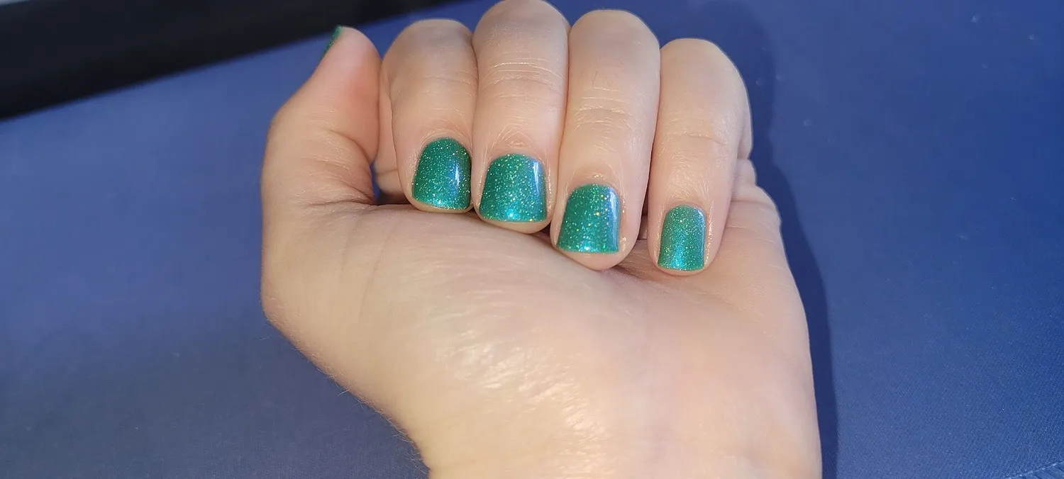Cirque Colors Saboteur nagellack ljus teal shimmer